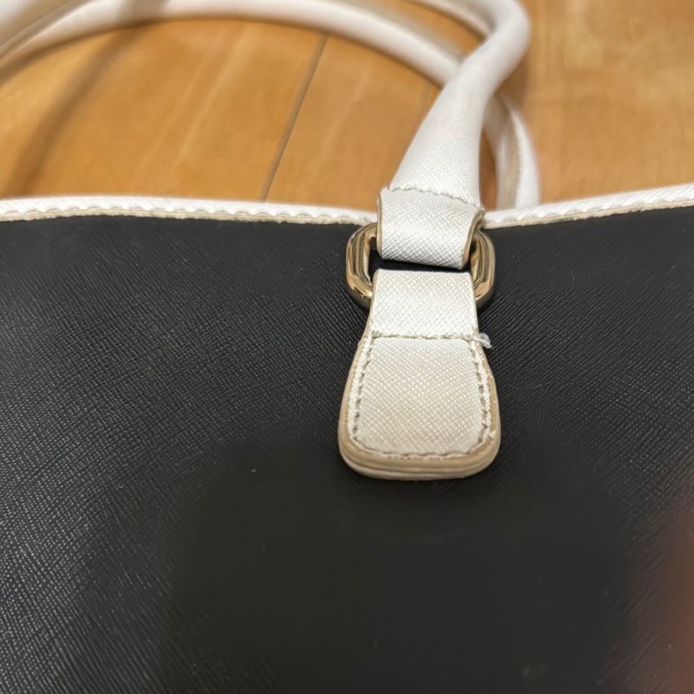 Tommy Hilfiger Black and Cream Tote Bag - Picture 15 of 17